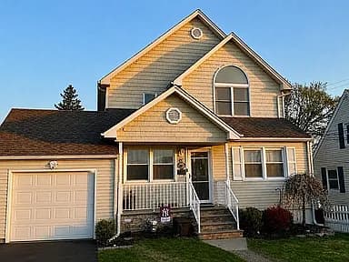 66 Fischer Ave — exterior photo