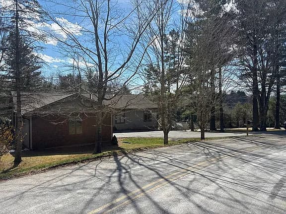 556 Appalachian Dr — exterior photo