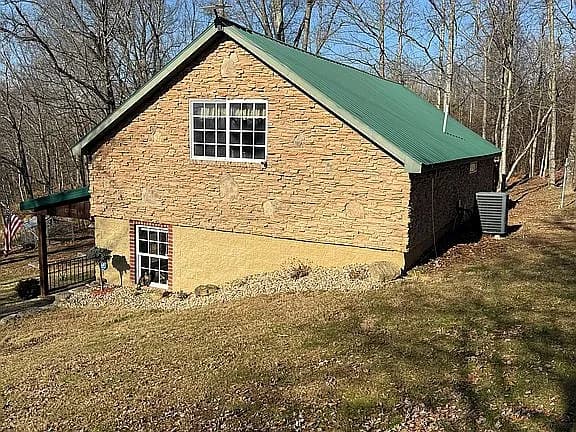 393 Dickens Rd — exterior photo