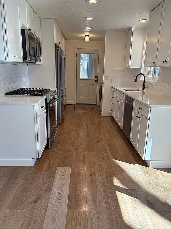 563 E 3000 N — exterior photo