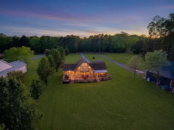 811 Swains Mill Rd — exterior photo