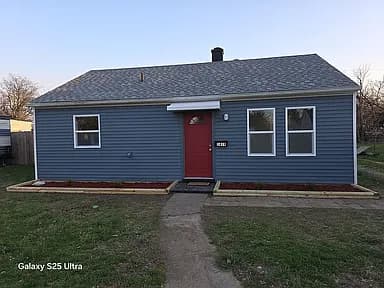 1419 Waggoner Ave — exterior photo