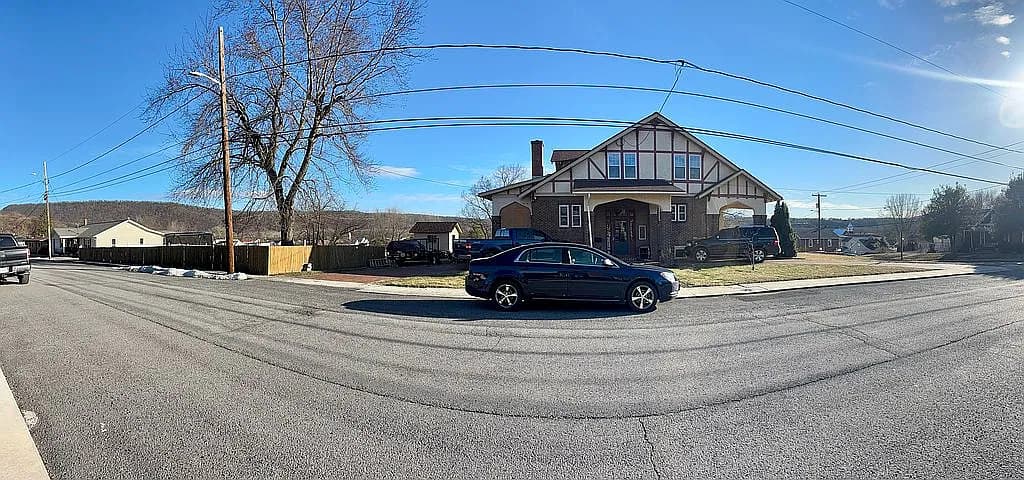 35 Pine St — exterior photo