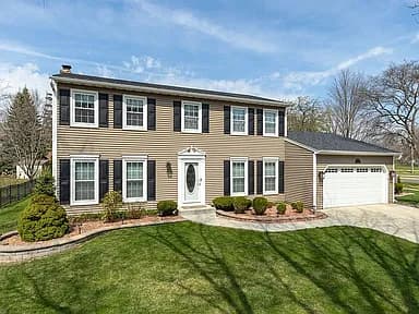 611 Staunton Rd — exterior photo