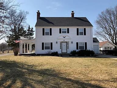 801 Pearson Ave — exterior photo