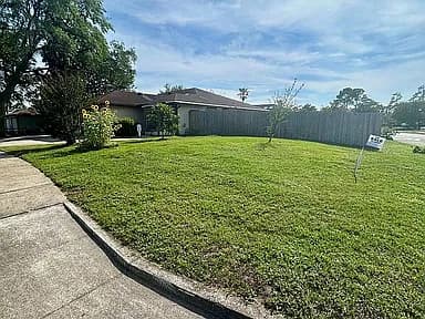 2360 Ironstone Dr E — exterior photo