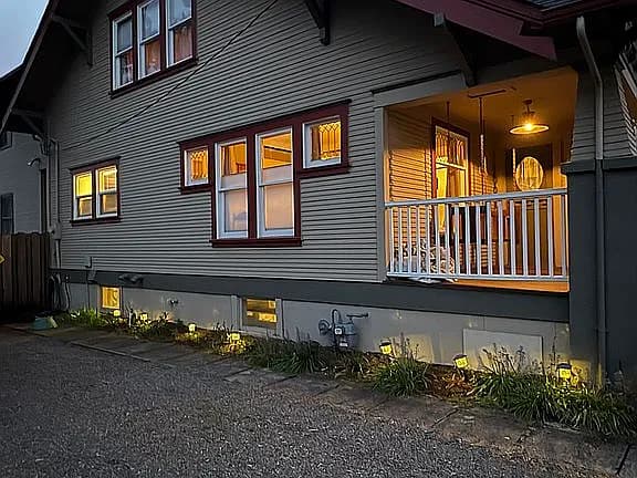 865 E College St — exterior photo