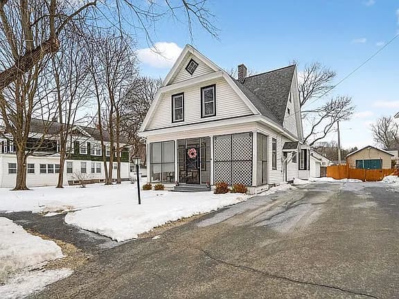 10 Cooper Ave — exterior photo