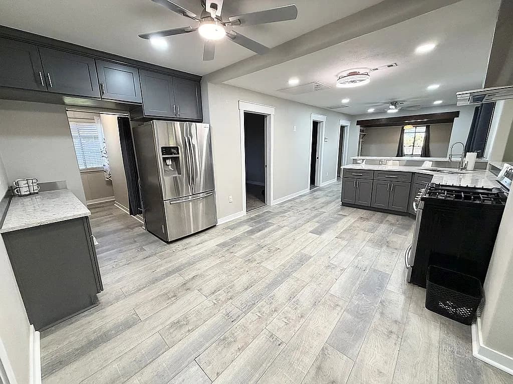 1130 Port Neches Ave — exterior photo
