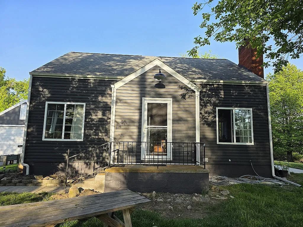 13851 Hillsdale Rd — exterior photo