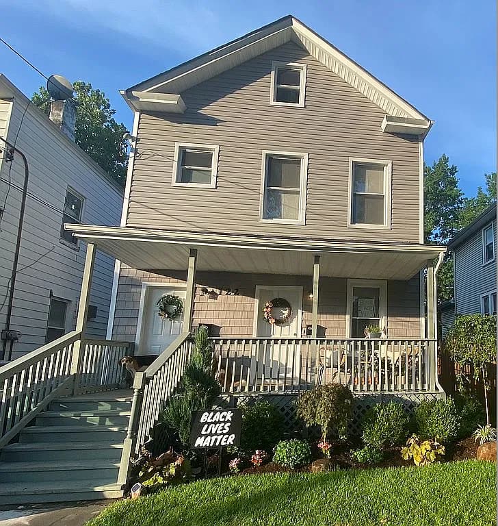 122 W Cherry St — exterior photo