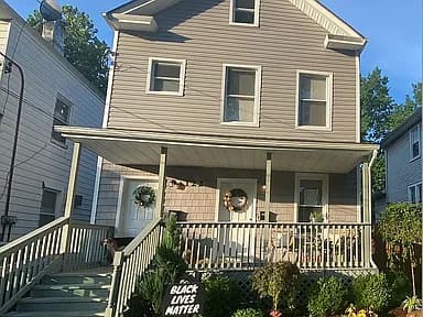 122 W Cherry St — exterior photo