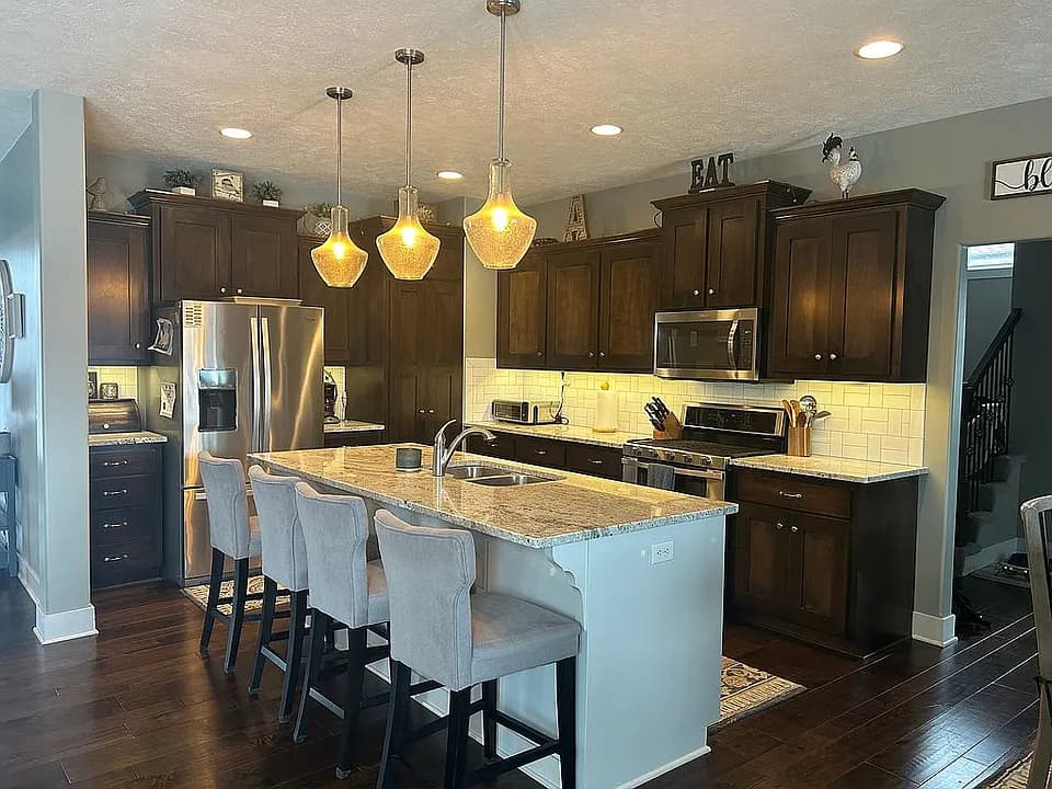 512 Sherwood Dr — exterior photo