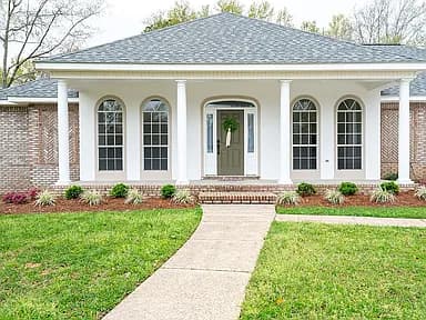 204 James Dr — exterior photo