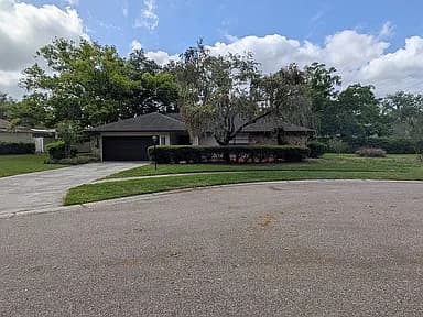 1405 Laurel Ct — exterior photo