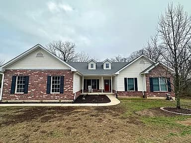 1111 Eagle Ln — exterior photo