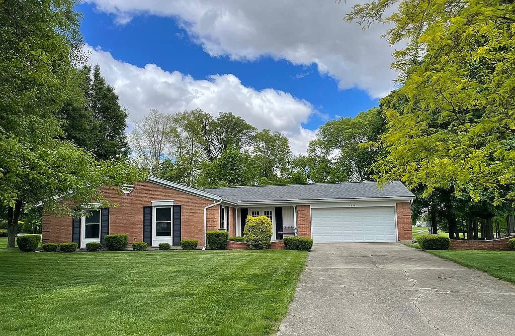 1333 Stratford Dr — exterior photo