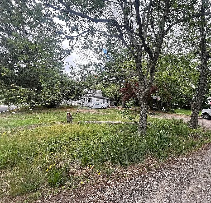 18 Spring Hill Rd — exterior photo