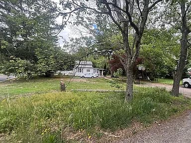 18 Spring Hill Rd — exterior photo