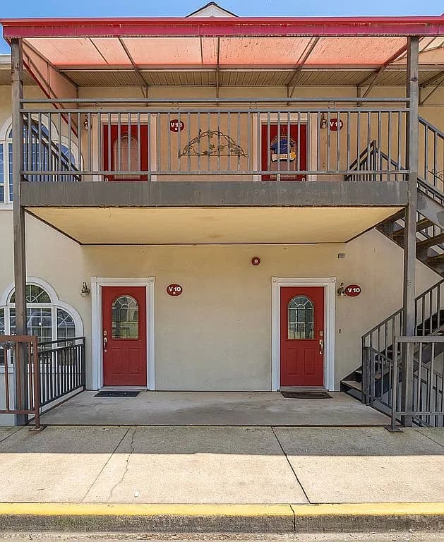 151 Peters Point #V-10 — exterior photo