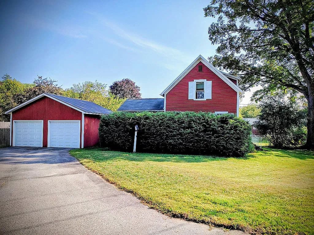 60 Circular Ave — exterior photo