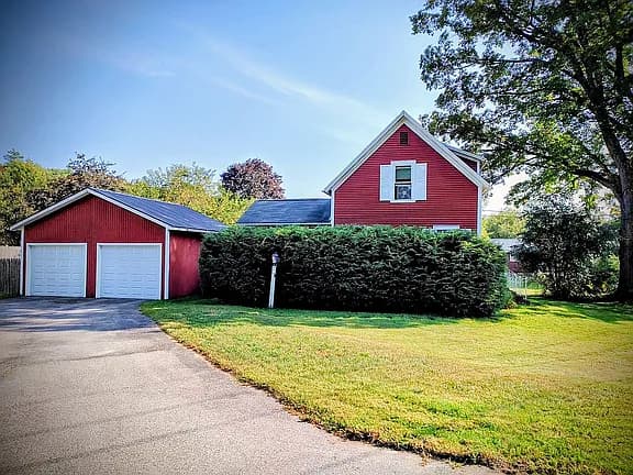 60 Circular Ave — exterior photo