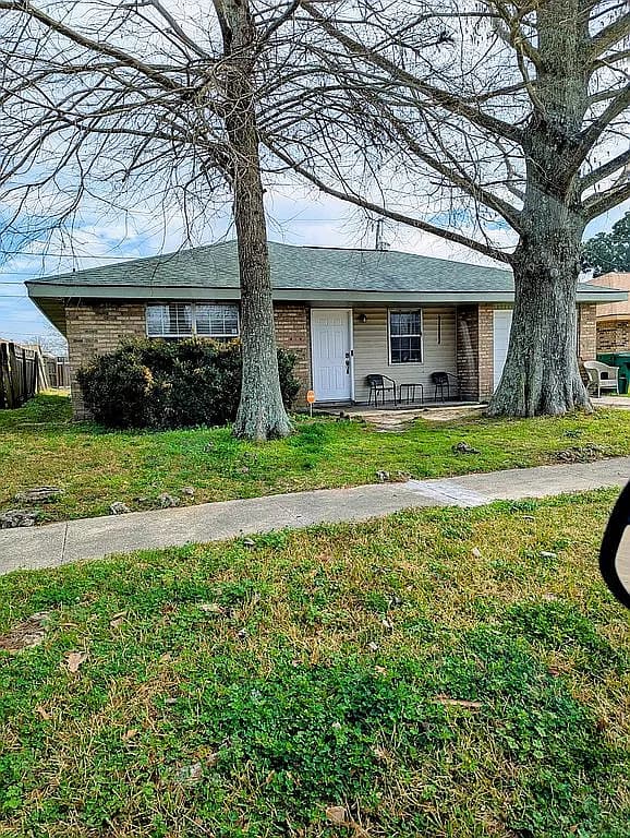 2112 Tiffany Dr — exterior photo