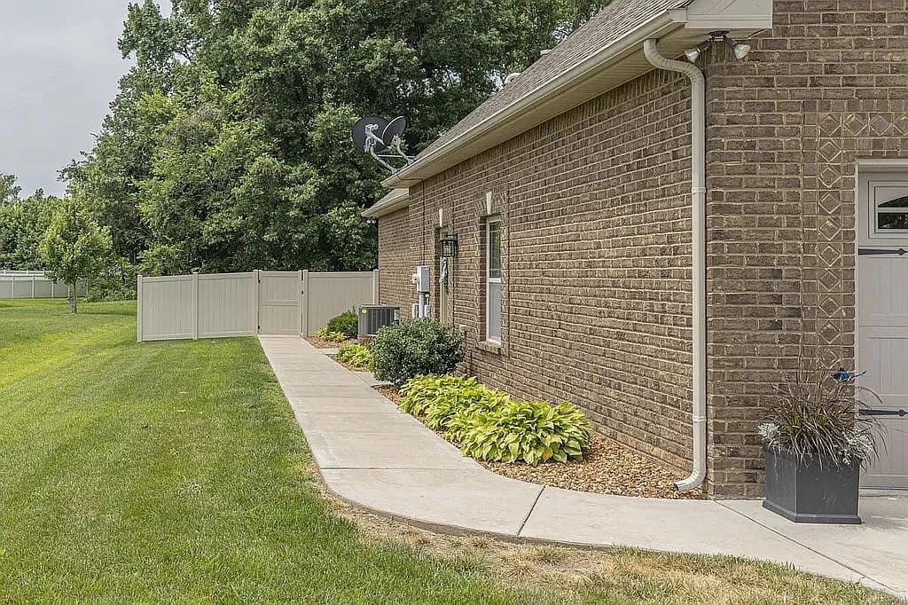 4262 Sango Rd — exterior photo