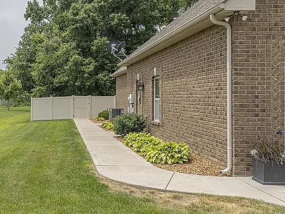 4262 Sango Rd — exterior photo