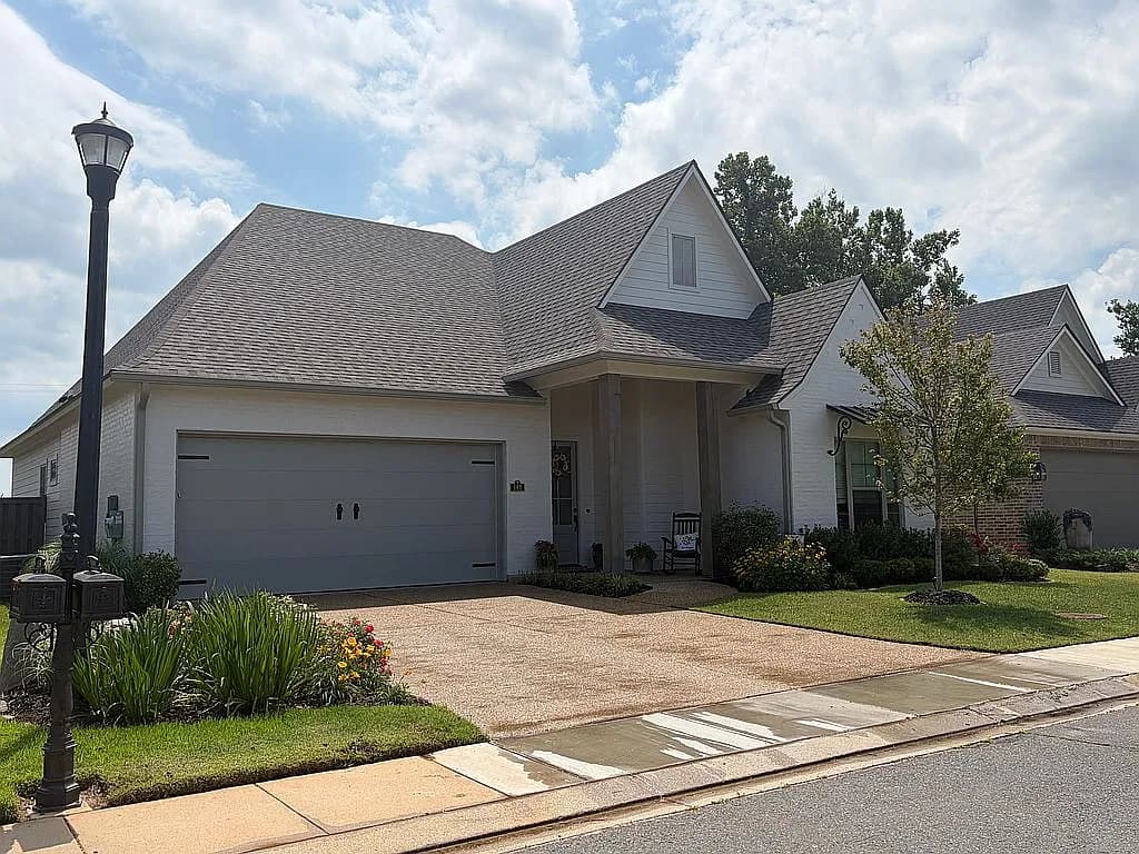 141 Arbor Pl — exterior photo
