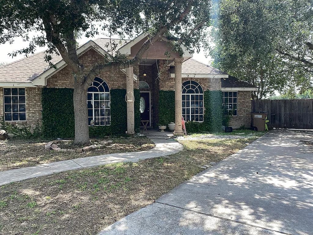 2202 Jewel Cir — exterior photo