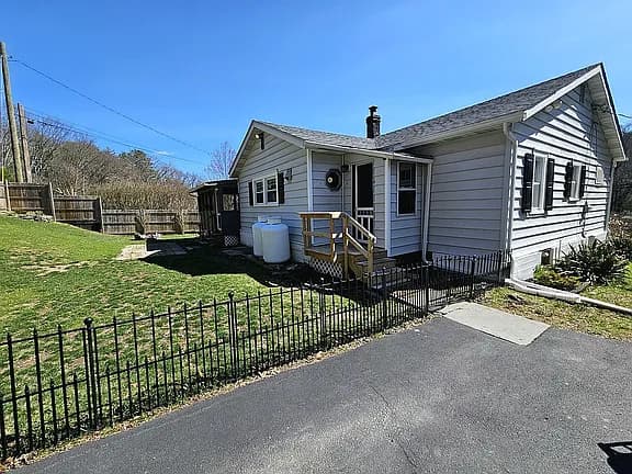 171 Bluestone Blvd — exterior photo