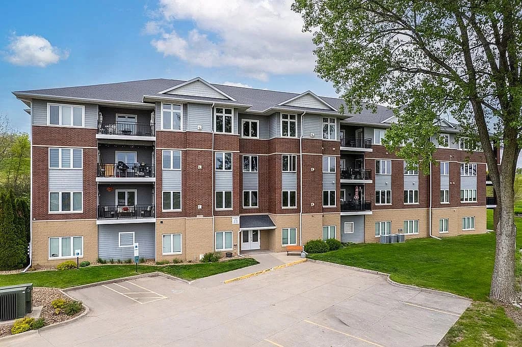 1092 Walnut Ave Unit 221 — exterior photo
