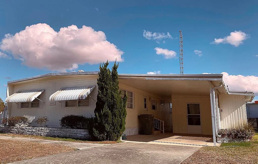 602 Old Colony Rd — exterior photo