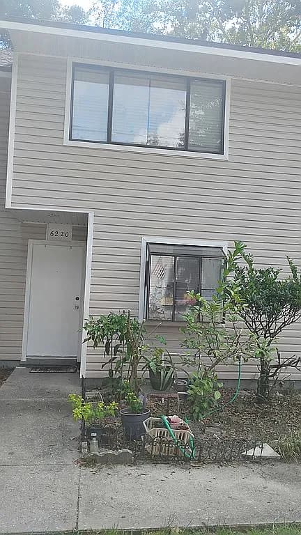 6220 SW 8th Pl — exterior photo