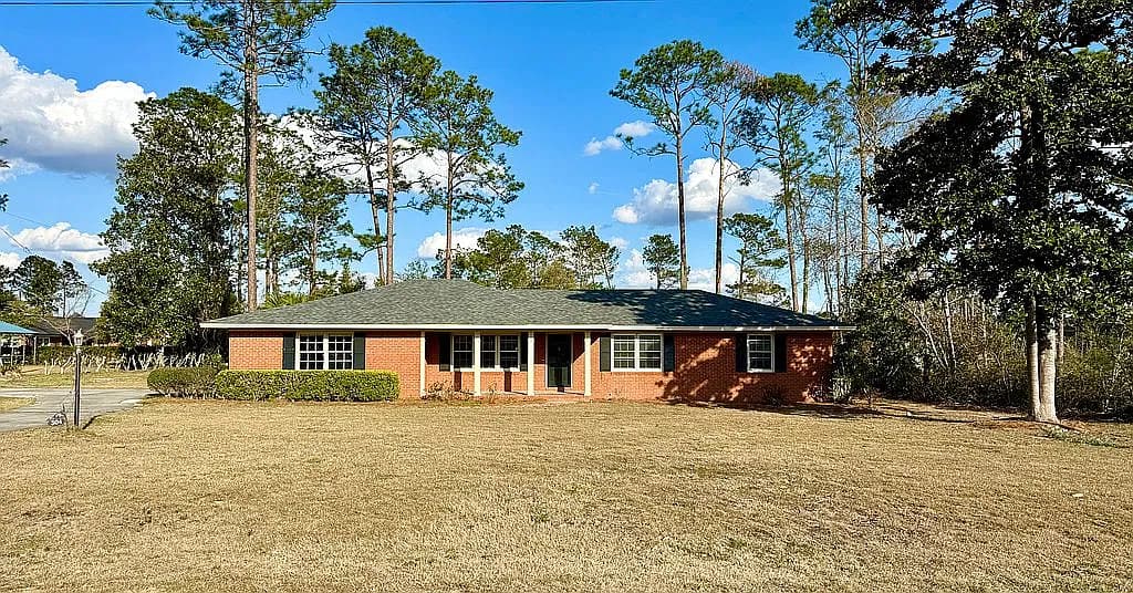 304 Azalea Blvd — exterior photo