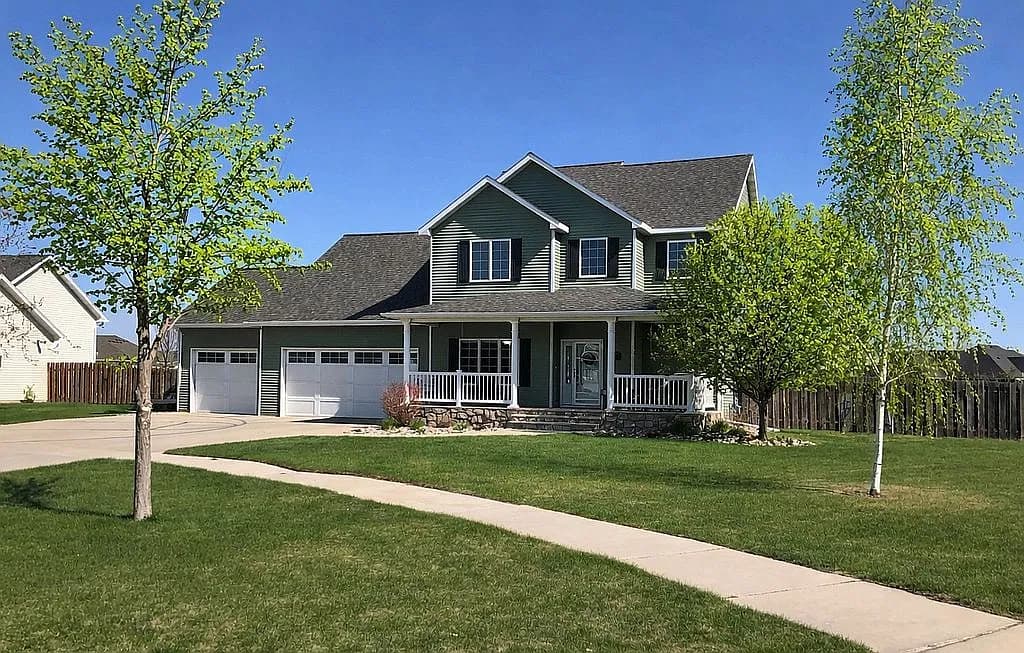 5580 E Prairiewood Dr — exterior photo