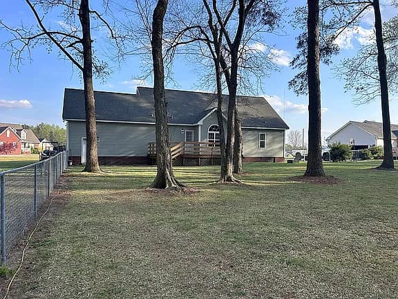 109 Glover Dr — exterior photo