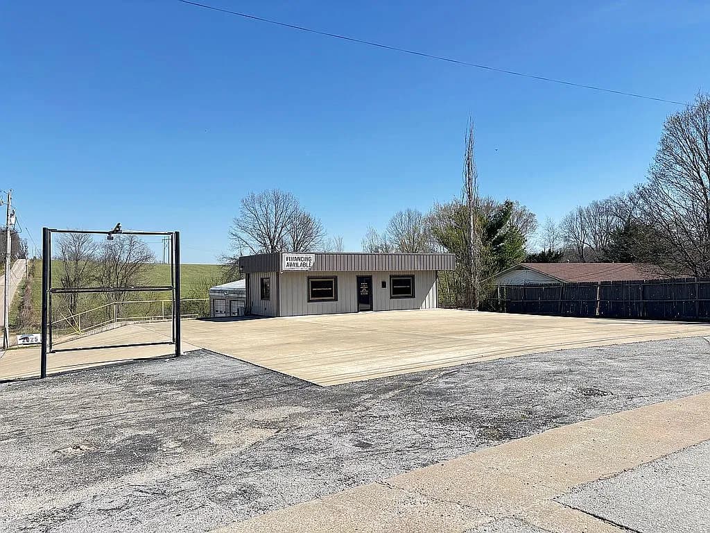 2025 Highway 7 N — exterior photo
