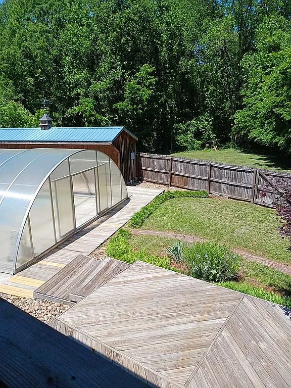 3045 Greenhouse Rd — exterior photo