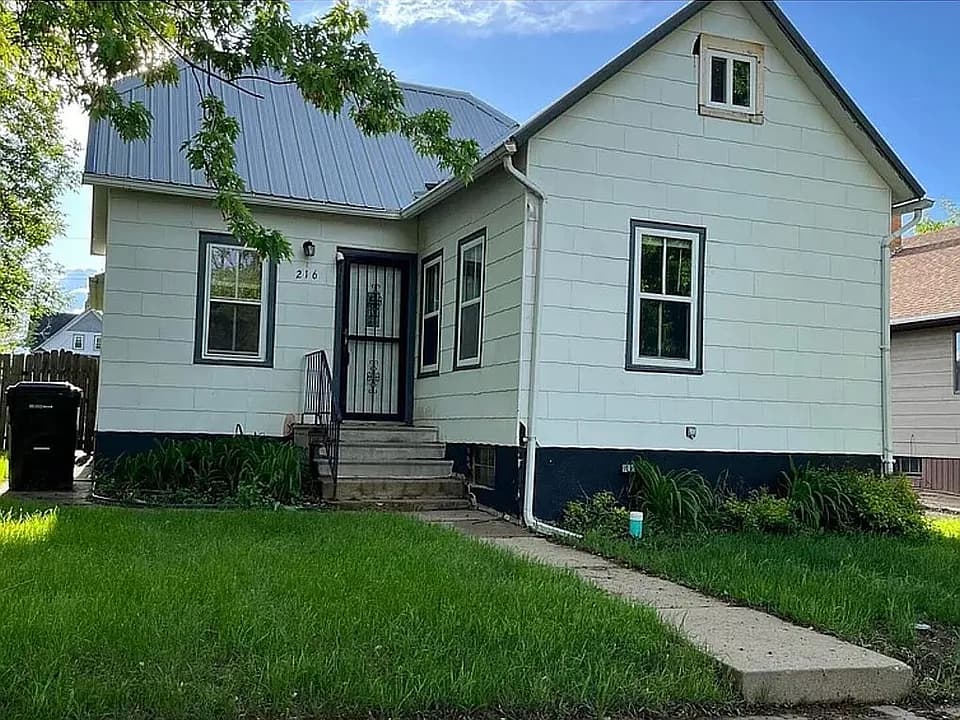 216 B St N — exterior photo