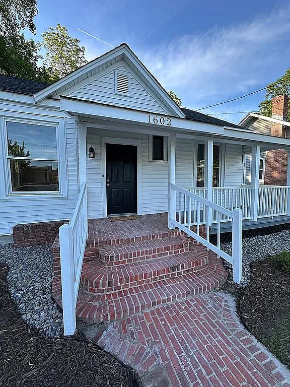 1602 Myrtle St — exterior photo