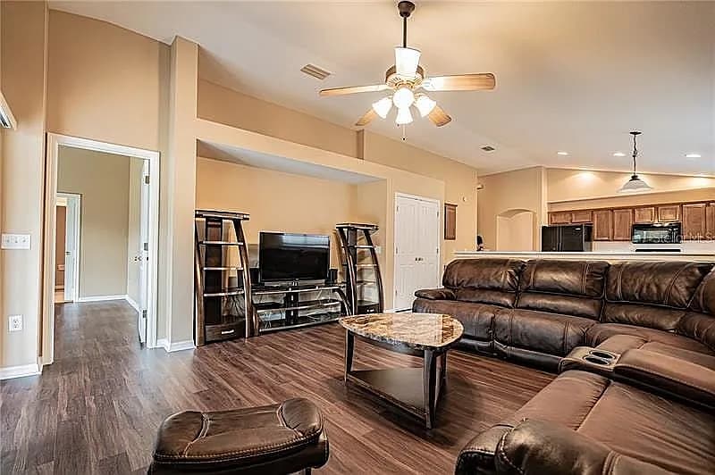 9932 Riverchase Dr — exterior photo