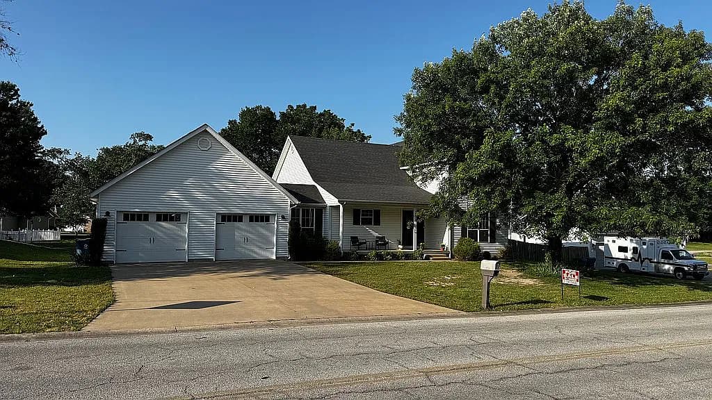 202 Briarbrook Dr — exterior photo