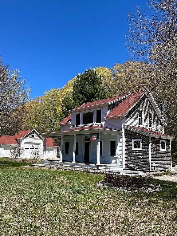 71 Sunset Dr — exterior photo
