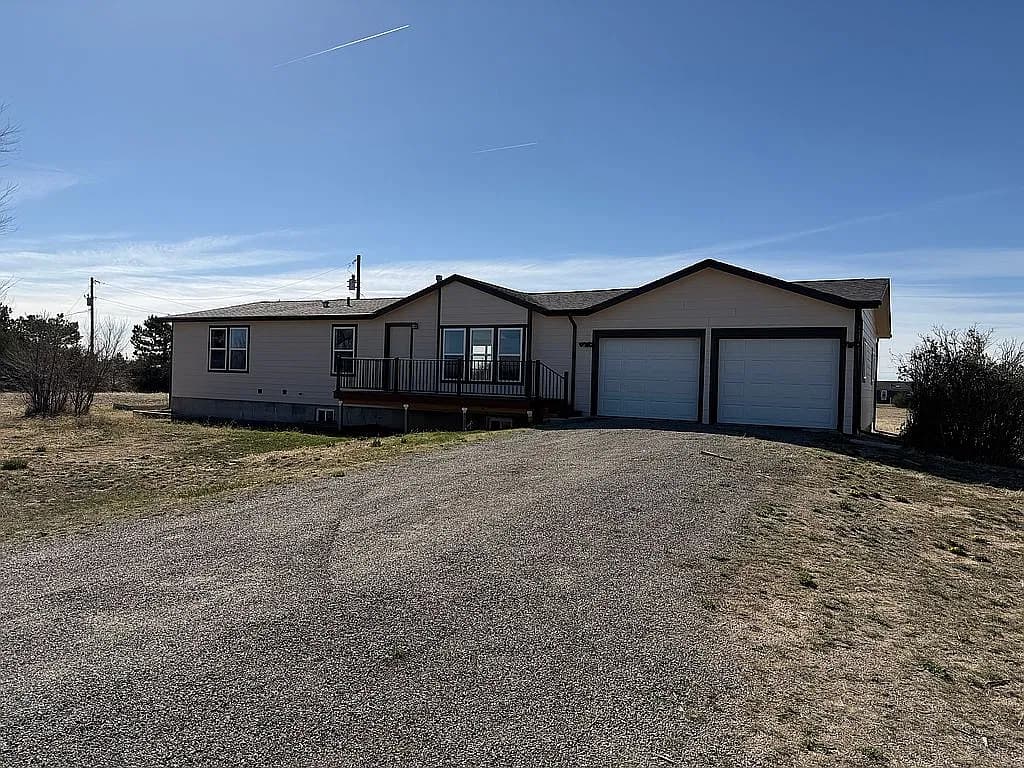554 E Pleasant Ave — exterior photo