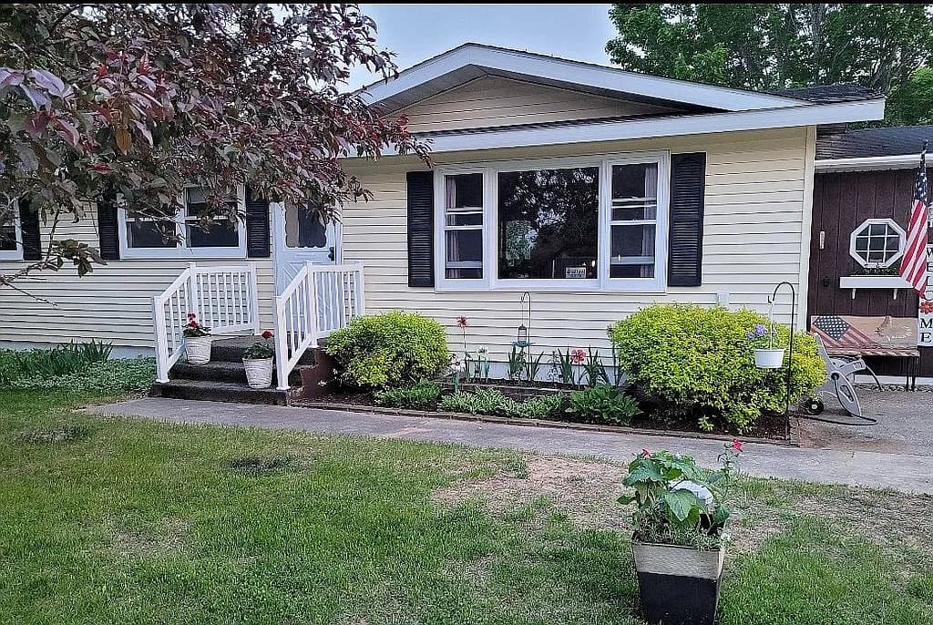 4849 Danforth Rd — exterior photo