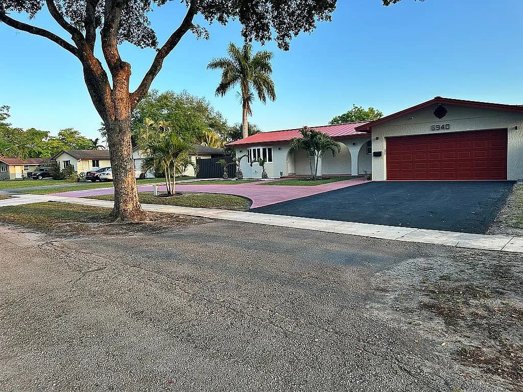 6940 Plantation Rd — exterior photo