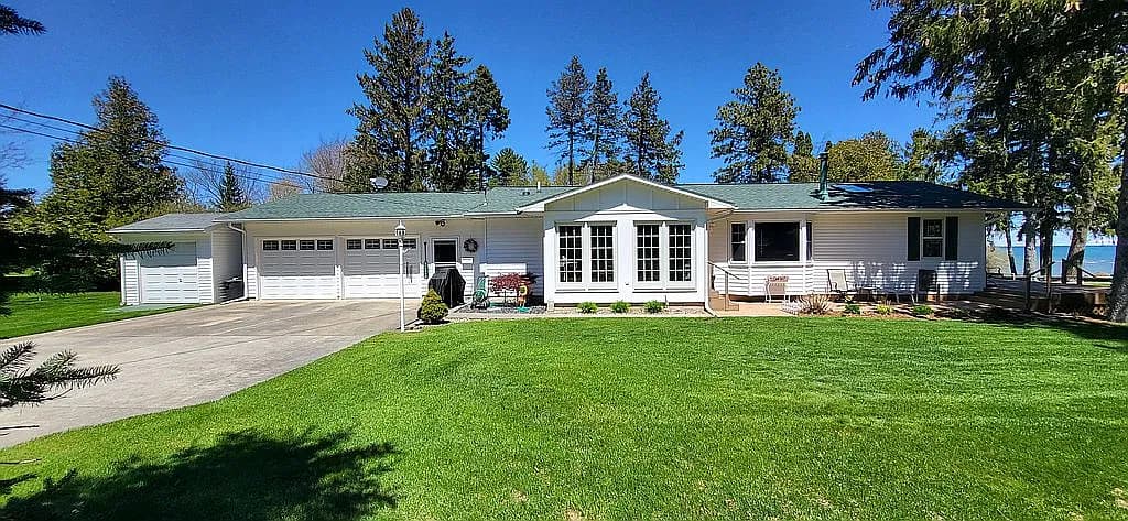 9731 Jesse Dr — exterior photo