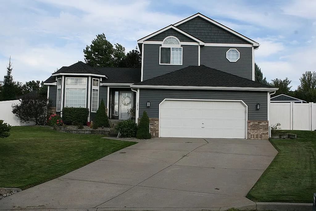 1010 N Knudson Ct — exterior photo